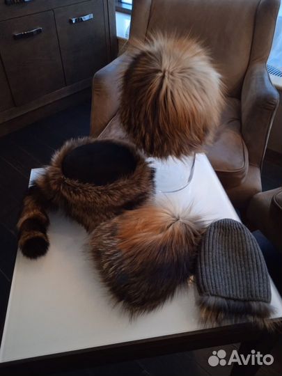 Женские меховые шапки