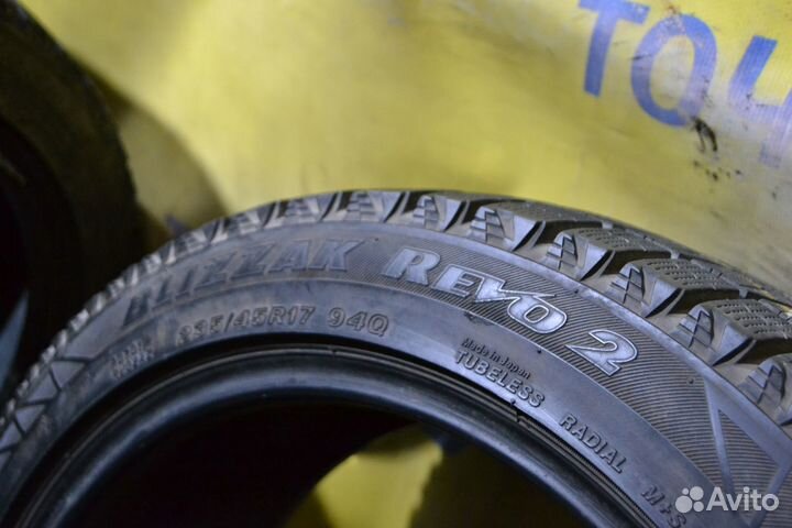 Bridgestone Blizzak Revo2 235/45 R17