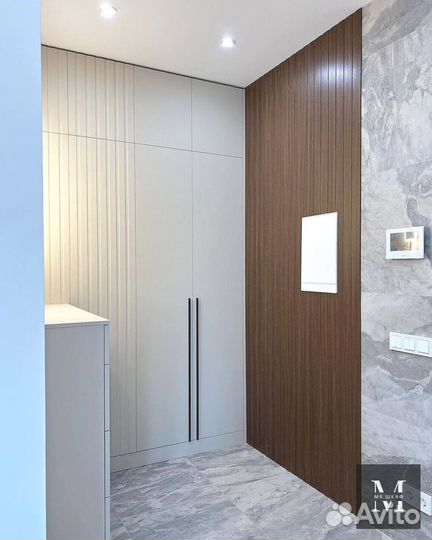 Шкаф встроенный распашной