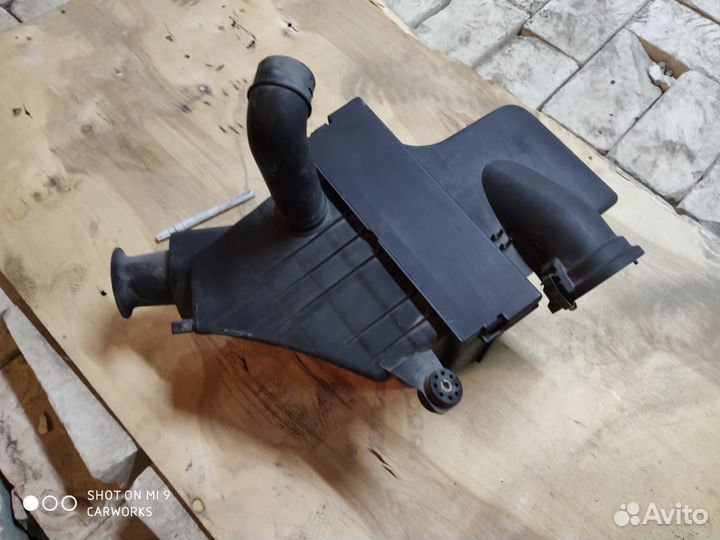 Корпус воздушного фильтра на BMW E39