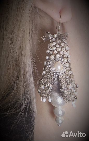 Серьги ручной вышивки бутоны цветов с жемчугом