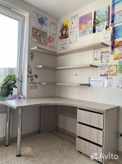 Угловой письменный компьютерный стол