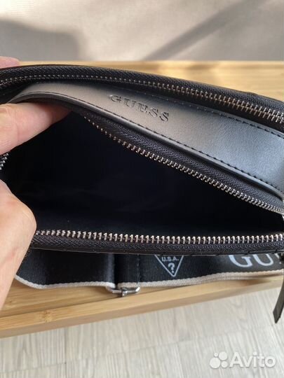 Сумочка женская через плечо новая Guess