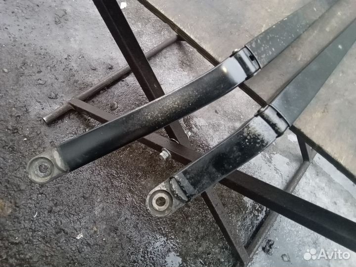 Поводок стеклоочистителя Nissan Serena C24