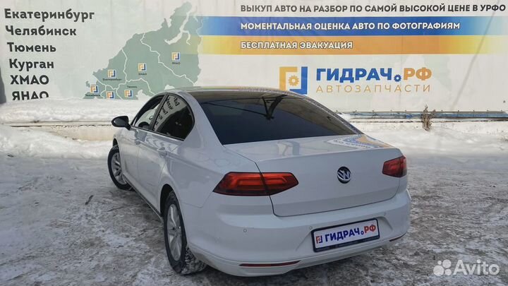 Стекло двери передней правой (форточка) Volkswagen