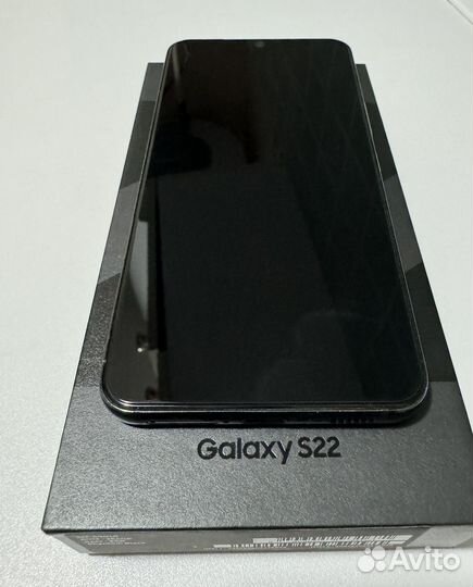 Samsung Galaxy S22, 8/256 ГБ