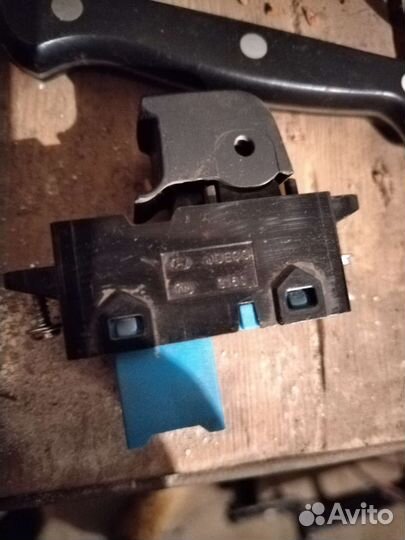 Кнопка стеклоподъёмника kia Rio 3