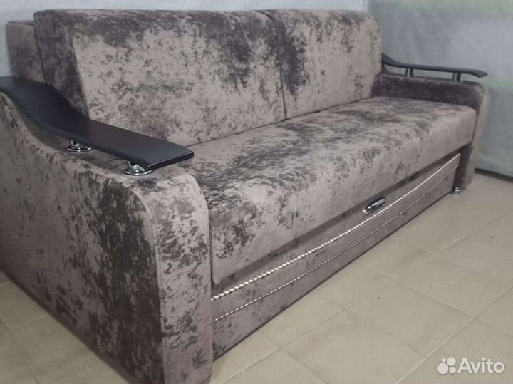 Диван на металлокаркасе