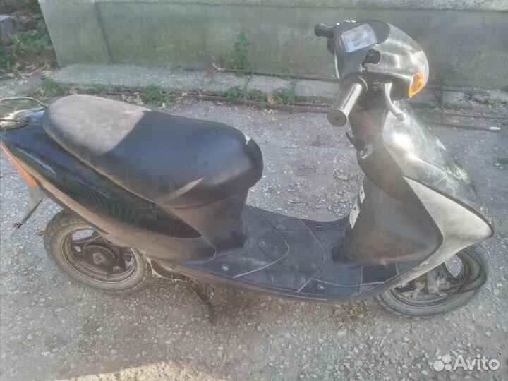 Скутер Suzuki lets new 2