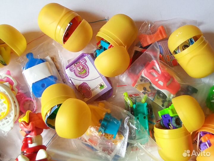 Игрушки из киндер сюрпризов для мальчика пакетом-2