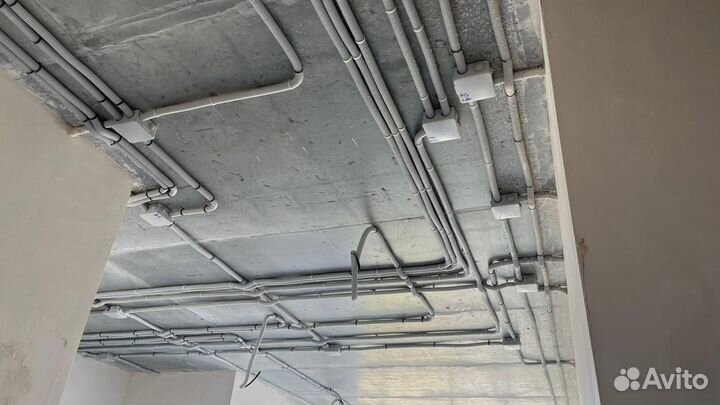 Бригада электромонтажников, электрик