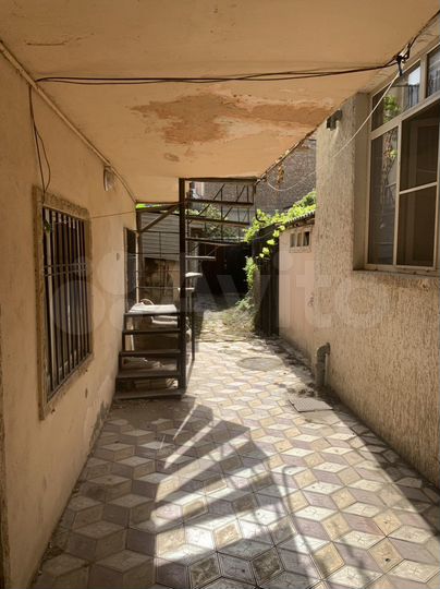 Дом 1750 м² на участке 2 сот.