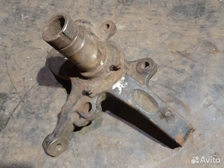 Поворотный кулак правый под абс Паджеро 2