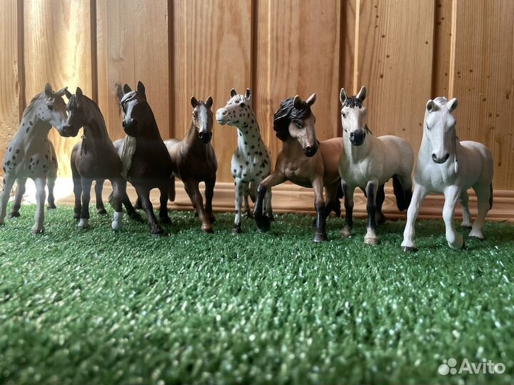 Коллекционные фигурки лошадей schleich