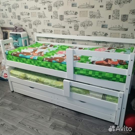 Двухъярусная детская кровать из массива