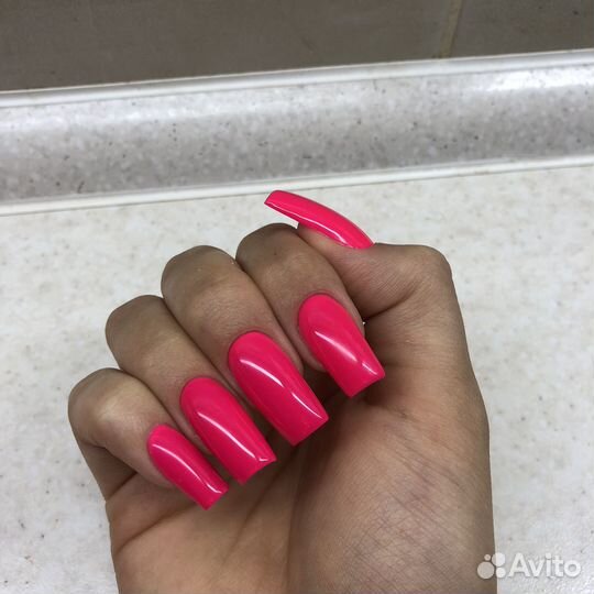 Модель на маникюр и педикюр