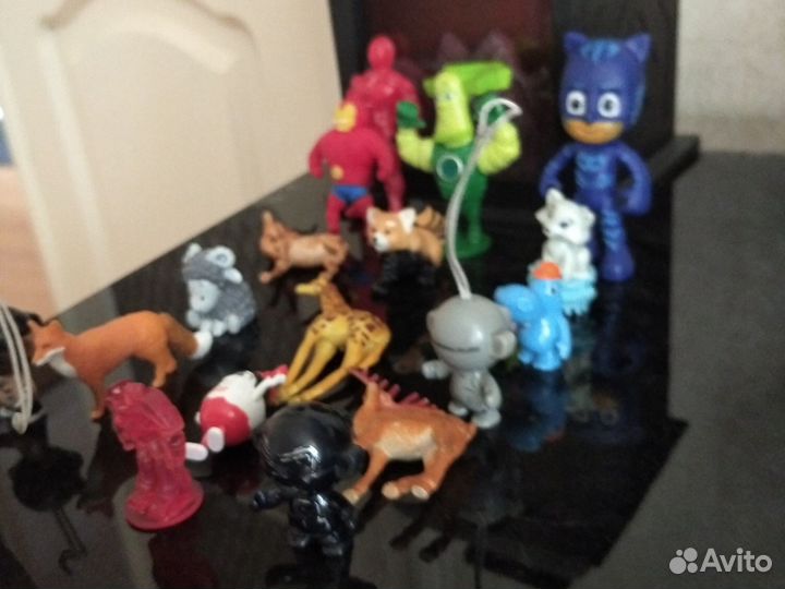Фигурки животных и разных франшиз
