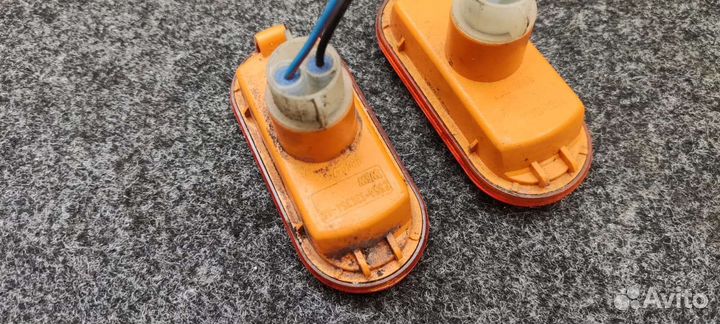 Повторитель в переднее крыло Ford