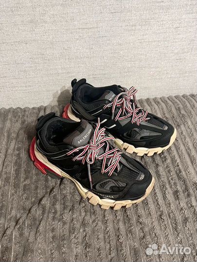 Balenciaga track 1