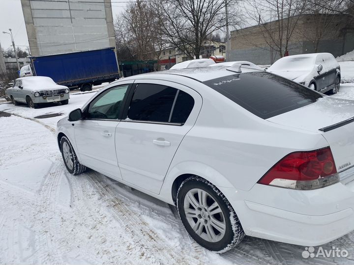 Opel Astra 1.8 МТ, 2011, 182 000 км