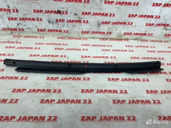 Уплотнитель крыла передний правый Toyota Land