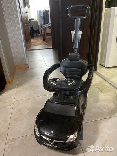 Машинка каталка с родительской ручкой