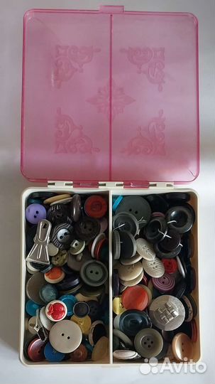 Пуговицы с коробкой