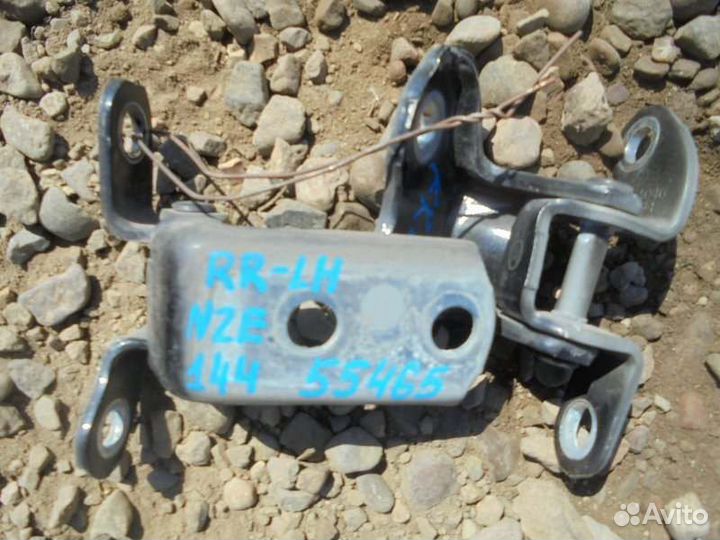 Петля двери задняя левая Toyota Corolla Fielder