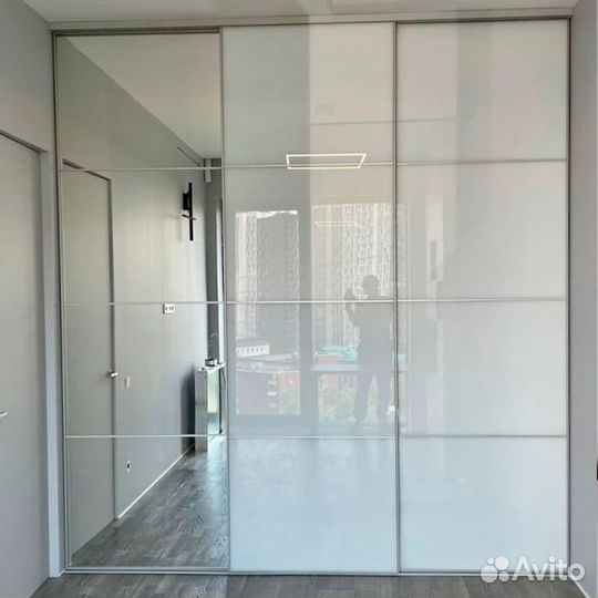 Шкаф купе белый с зеркалом