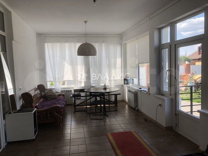 Дом 178 м² на участке 8 сот.