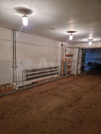 Гараж, > 30 м²