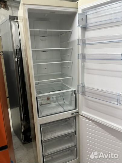 Холодильник Bosch Serie4 VitaFresh 200см kgn39vk25