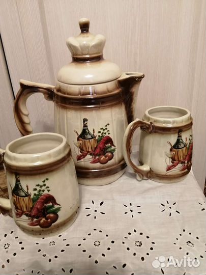 Кувшин с кружками