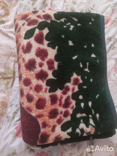 Пледы и покрывало бу