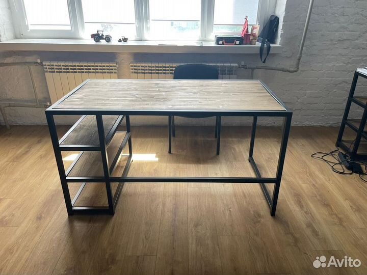 Компьютерный стол в стиле лофт