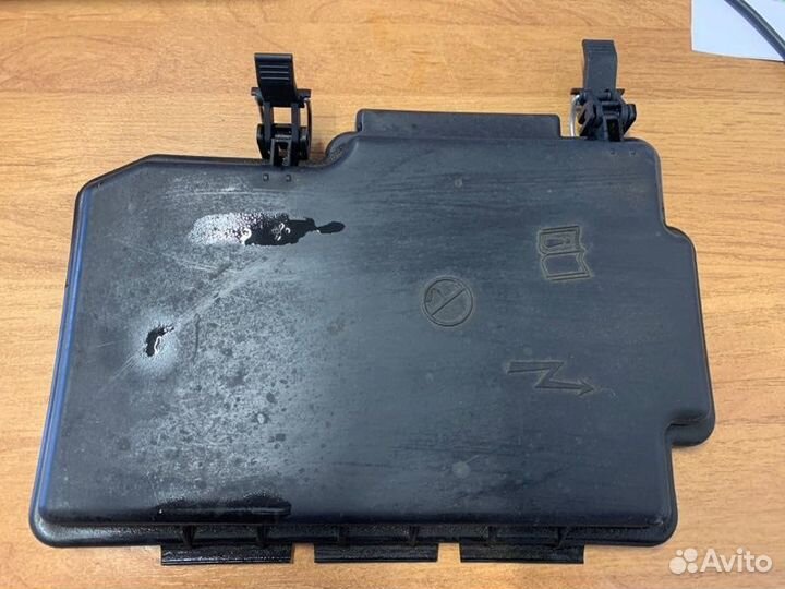 Крышка блока предохранителей Mercedes-Benz Ml