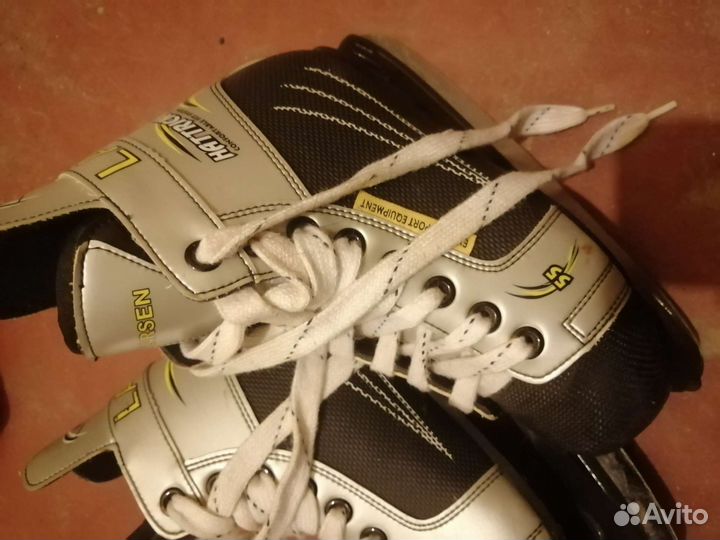 Коньки хоккейные