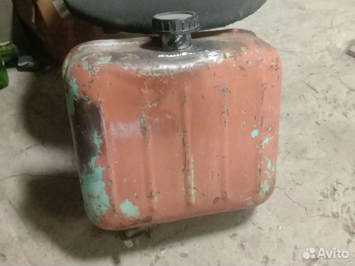 Бензобак на муравей