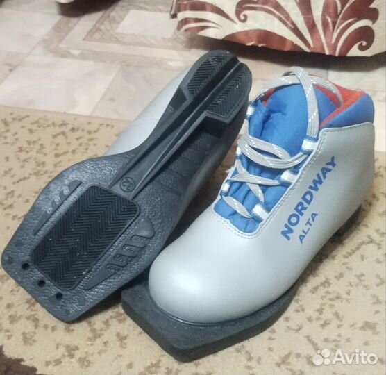 Лыжные ботинки