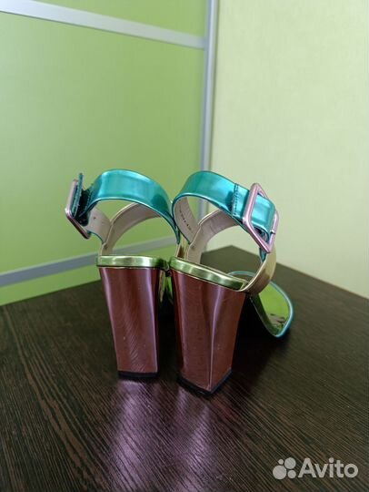 Босоножки женские 37 размер