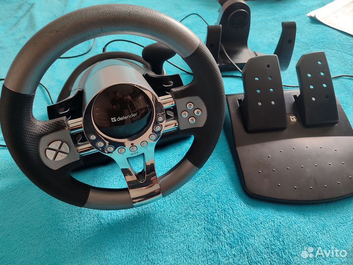 Игровой руль с педалями