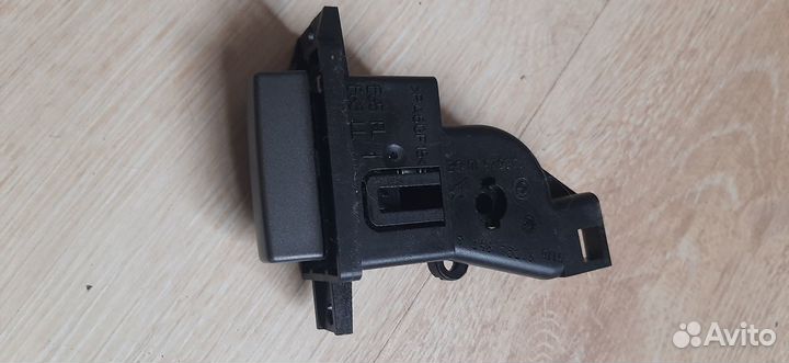 Кнопка открывания бардачка BMW 7-Series E65