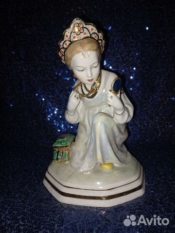 Фарфоровая статуэтка 
