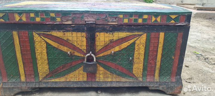 Сундук антикварный,старинный
