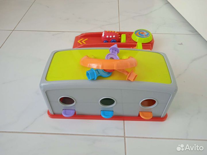 Гараж с машинками и аттракцион