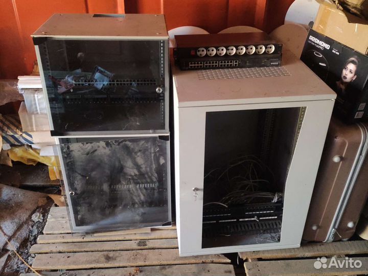 Серверные шкафы и коммутационное оборудование