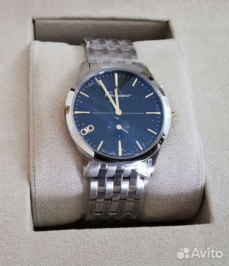 Часы женские Ferragamo