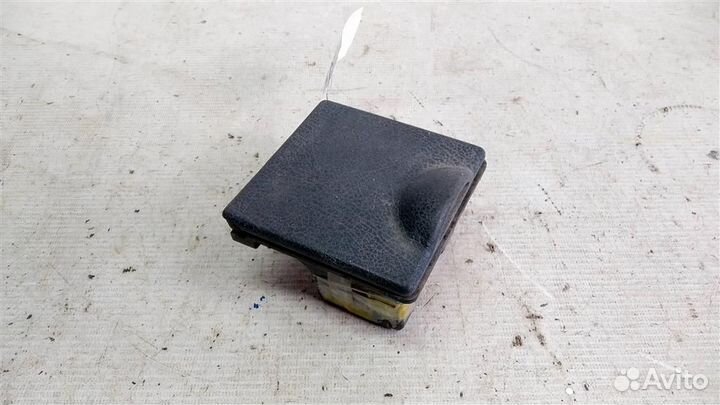 Пепельница задняя (в консоль) Mitsubishi Pajero 2