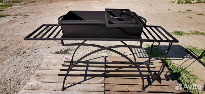 Мангал со столиками и дровницей