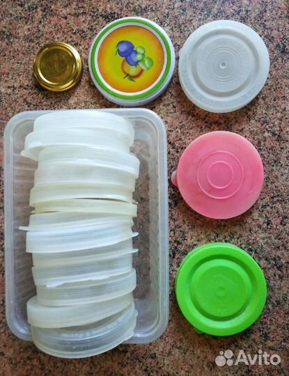 Банки с крышками